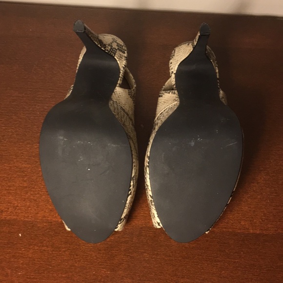 💥SALE $10💥 NWOT Faux snake leather open toe 7.5 - Picture 8 of 8